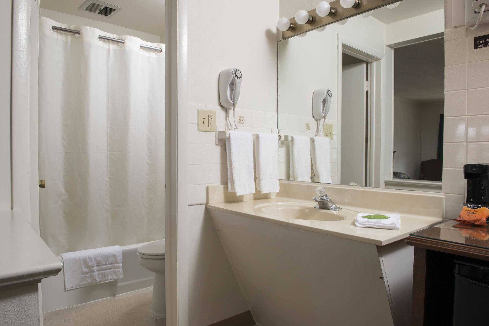 Travelers Rest Motel Intercourse Ngoại thất bức ảnh